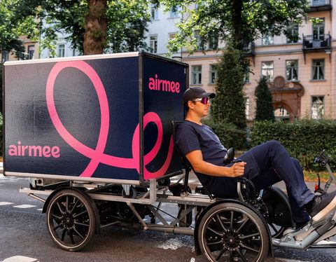 Today is Zero Emissions Day!🍀🍃🌿 As you all probably know by now, Airmee always works to optimize urban logistics and create greener cities. We work effective and with the best intention in mind, always. In 2025 we will be 100% climate neutral😍 No one can do everything, but everyone can do something!💚 #zeroemissionsday