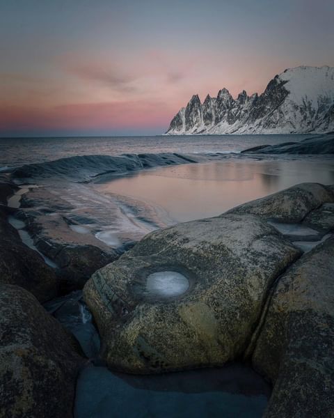 Winter is slowly approaching the beautiful Senja island, and the winter colors are kicking in. Here are two must sees when you are in the region! Tungeneset and Bergsbotn. ❤

Shot by: 
(1) @lena.pettersen.photography - shared by @polarlightsphototours 
(2) @adventurehan 👏

@visitsenjaregion