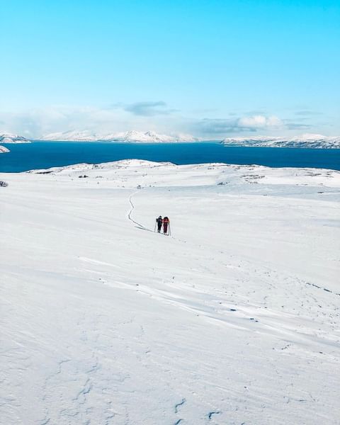 Snow has arrived in the Alta mountains. 👏
@katelinpell has been out on off piste skiing, while @aidharjo and @sveingunnarbarbo reached the snowy Haldde top. ❄️

@visitalta