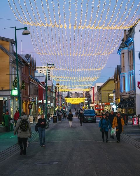 Tromsø is dressed in lights and sparkles for the opening of @julebyentromso ✨🔔
📸 @jensenmedia 

@visittromso