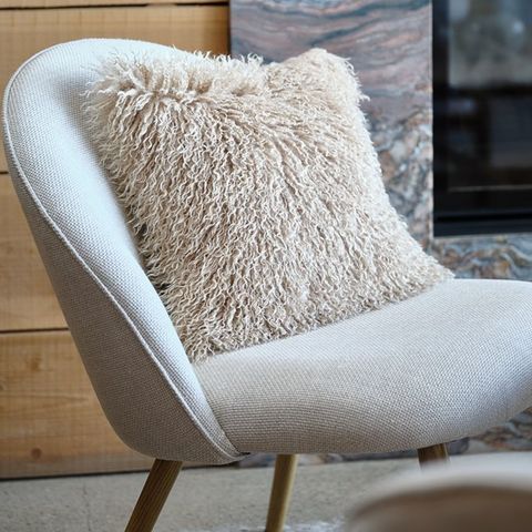 Låt dig inspireras av höstens populäraste varor som bjuder på en beige färgskala, fluffiga material och mysiga plädar. 🤎Köp dina favoriter online eller besök din lokala JYSK-butik.

#JYSKsverige #inredning #höstensfavoriter #kuddar #pläd #filt #inredningstips
