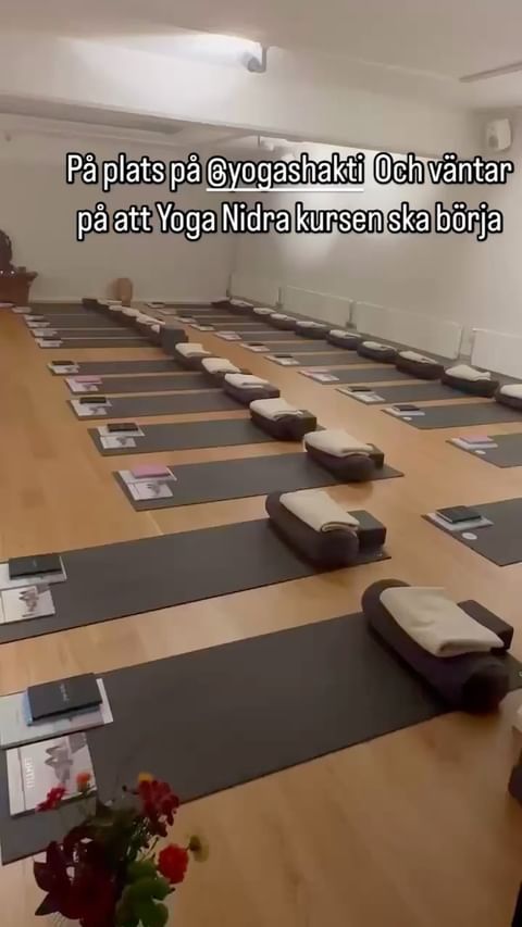 Väntar på att Yoga Nidra kursen ska börja. Så spännande #yoganidra