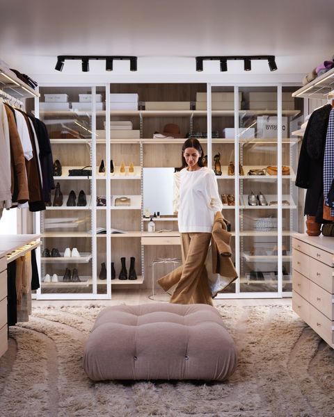 🤎 Mer enn bare en garderobe - Decor+ by Elfa🤎
Snart er den her! 

#elfanorge #elfa #oppbevaring #hjemmeinnredning #innredningsinspirasjon #skandinaviskdesign  #skandinaviskehjem #drøm #garderobe #skyvedører #walkincloset