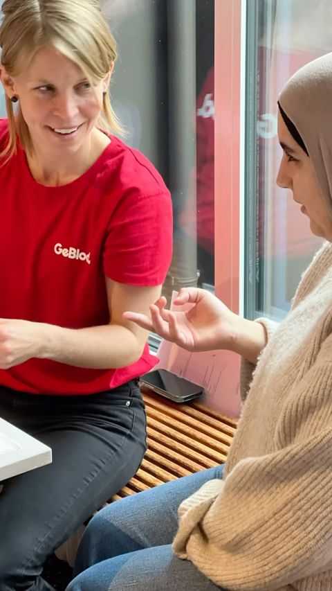 Kön ringlade lång när vårt team från GeBlod besökte @universityofgothenburg. Flera signade upp sig för att bli blodgivare och 90 personer testade sitt blodvärde på plats. Grym stämning 👍

#GeBlod 
#viktigtpåriktigt 
#framtidensblodgivare 
#högskola