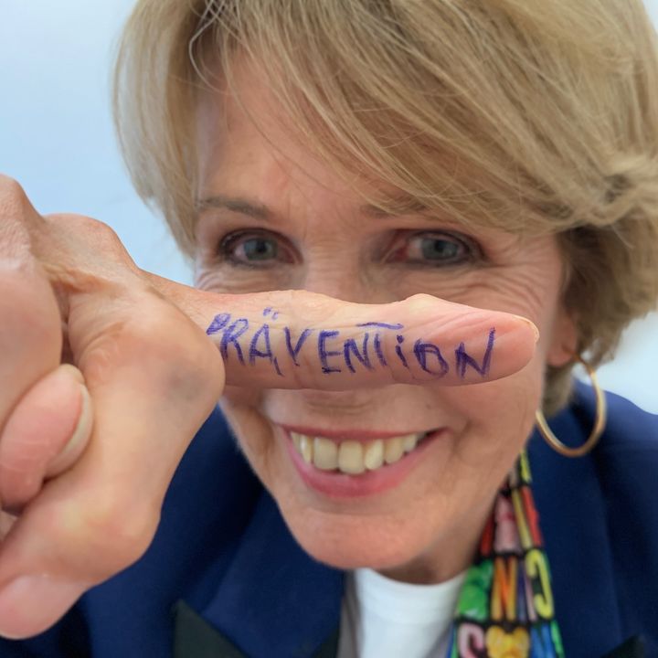 Heute vor 2 Jahren - am 4. November 2022 - starb unsre Chefin Christa Maar im Alter von 83 Jahren. 
Die #Prävention von Darmkrebs war ihre Lebensaufgabe und Auftrag ihres Sohnes Felix, der im Alter von 33 Jahren an Darmkrebs starb. 21 Jahre vor seiner Mutter.  
🖤